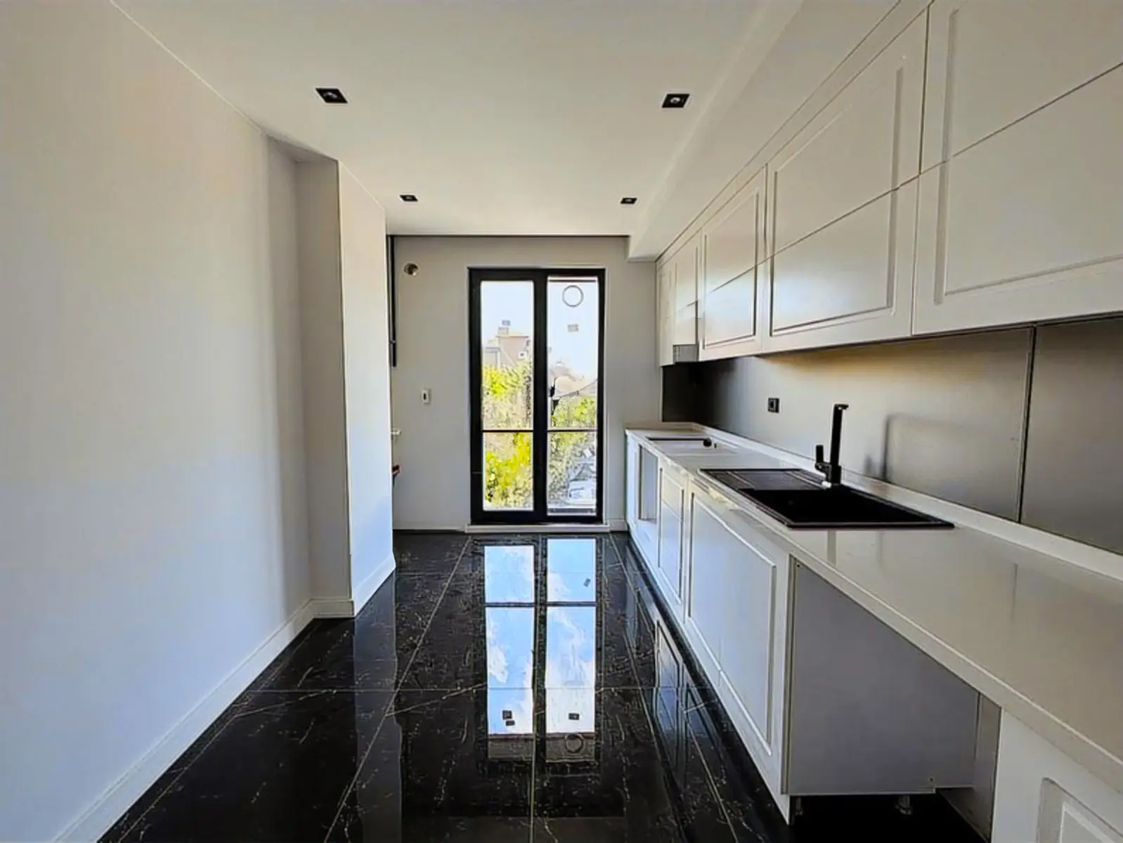 Fitted kitchen